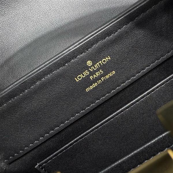 2026120164338870 830